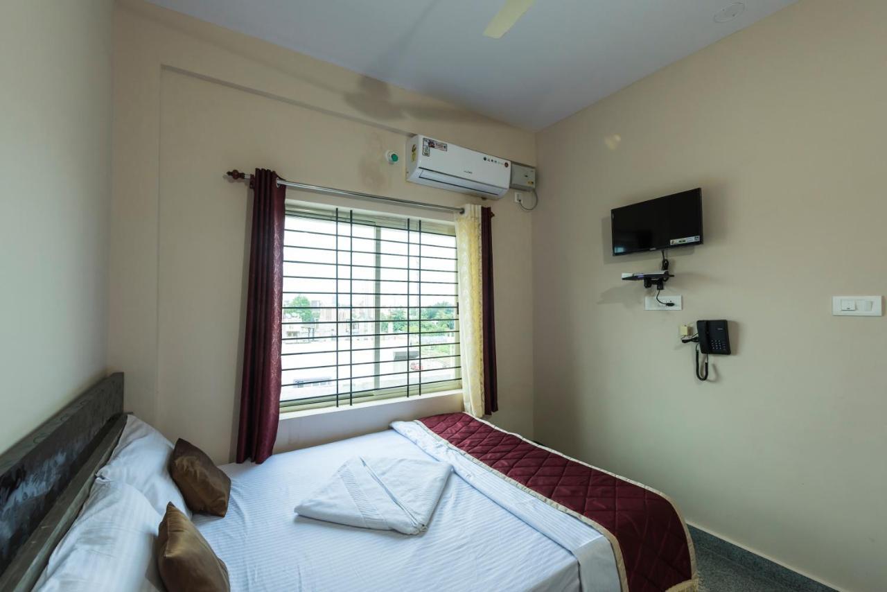 Oyo 9544 Hotel Crown Residency Mysore Exterior foto
