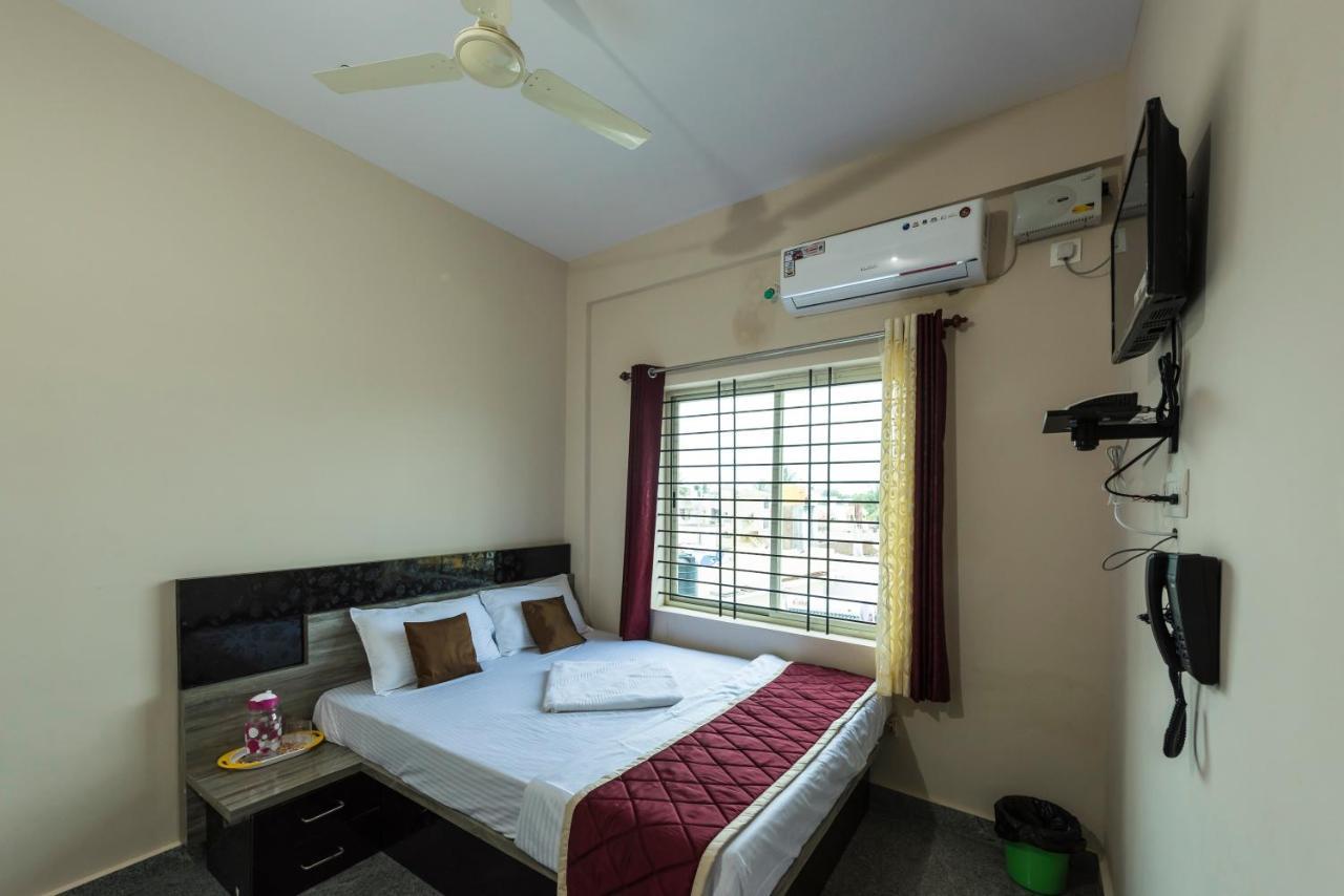 Oyo 9544 Hotel Crown Residency Mysore Exterior foto